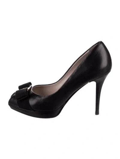 Pre-owned Ferragamo Vara Bow Accent Leather Pumps In Black