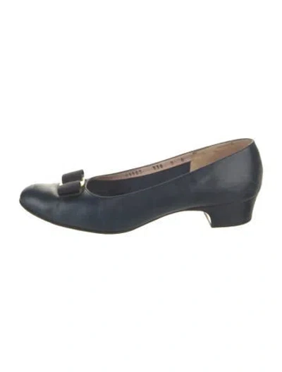 Pre-owned Ferragamo Vara Bow Accent Leather Pumps In Blue