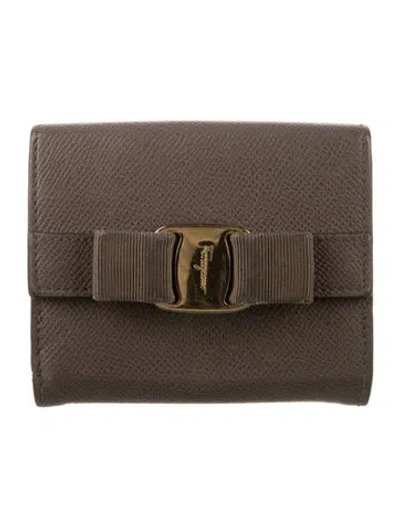 Pre-owned Ferragamo Vara Bow Accent Leather Wallet In Brown/metallic