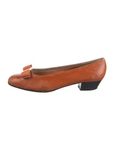 Pre-owned Ferragamo Vara Bow Accent Lizard Pumps In Brown