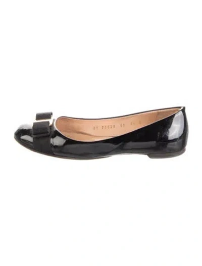 Pre-owned Ferragamo Vara Bow Accent Patent Leather Ballet Flats In Black
