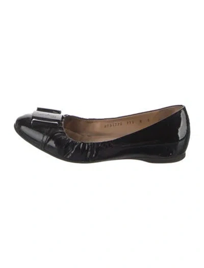 Pre-owned Ferragamo Vara Bow Accent Patent Leather Ballet Flats In Black