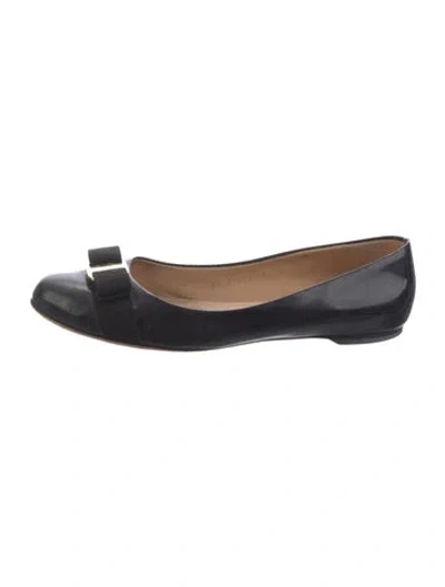 Pre-owned Ferragamo Vara Bow Accent Patent Leather Ballet Flats In Black