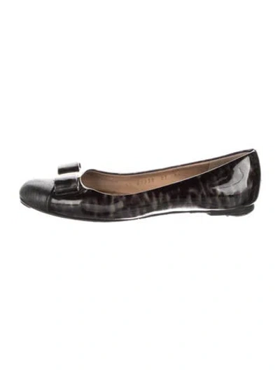 Pre-owned Ferragamo Vara Bow Accent Patent Leather Ballet Flats In Black