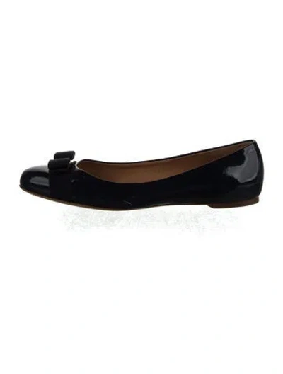 Pre-owned Ferragamo Vara Bow Accent Patent Leather Ballet Flats In Black
