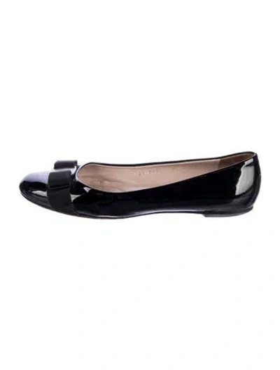 Pre-owned Ferragamo Vara Bow Accent Patent Leather Ballet Flats In Black