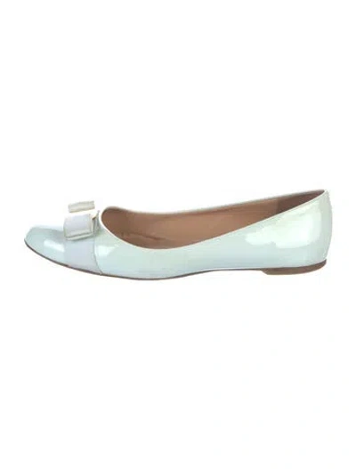 Pre-owned Ferragamo Vara Bow Accent Patent Leather Ballet Flats In Blue/green