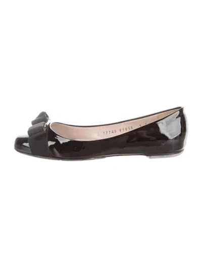 Pre-owned Ferragamo Vara Bow Accent Patent Leather Ballet Flats In Brown
