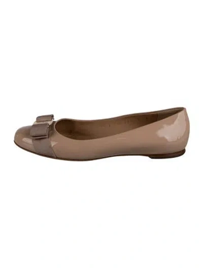 Pre-owned Ferragamo Vara Bow Accent Patent Leather Ballet Flats In Neutrals