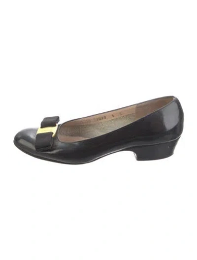 Pre-owned Ferragamo Vara Bow Accent Patent Leather Flats In Black