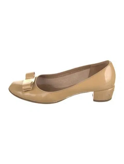 Pre-owned Ferragamo Vara Bow Accent Patent Leather Flats In Neutral