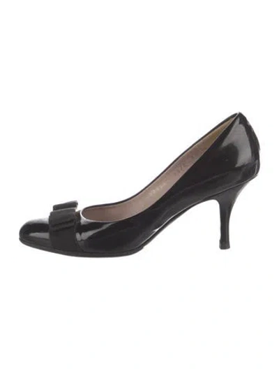 Pre-owned Ferragamo Vara Bow Accent Patent Leather Pumps In Black