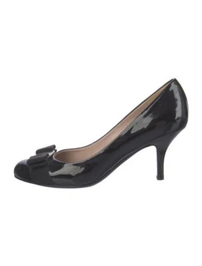 Pre-owned Ferragamo Vara Bow Accent Patent Leather Pumps In Black