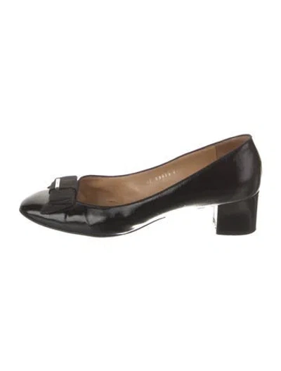 Pre-owned Ferragamo Vara Bow Accent Patent Leather Pumps In Black
