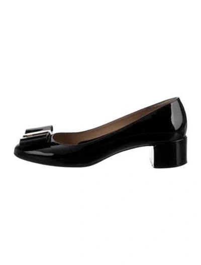 Pre-owned Ferragamo Vara Bow Accent Patent Leather Pumps In Black