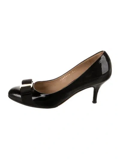 Pre-owned Ferragamo Vara Bow Accent Patent Leather Pumps In Black