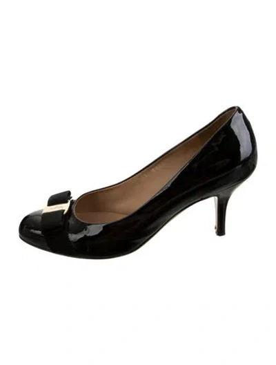Pre-owned Ferragamo Vara Bow Accent Patent Leather Pumps In Black