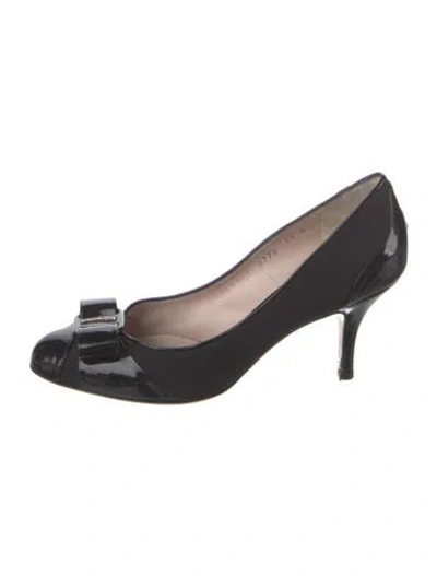 Pre-owned Ferragamo Vara Bow Accent Patent Leather Pumps In Black