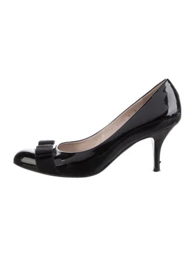 Pre-owned Ferragamo Vara Bow Accent Patent Leather Pumps In Black