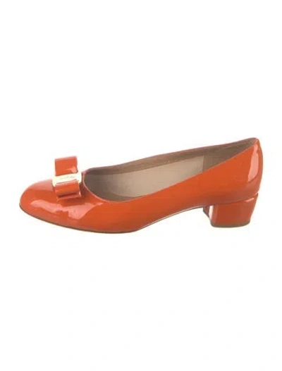 Pre-owned Ferragamo Vara Bow Accent Patent Leather Pumps In Orange