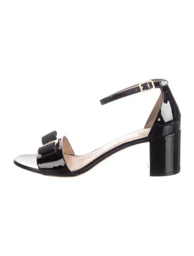 Pre-owned Ferragamo Vara Bow Accent Patent Leather Sandals In Black