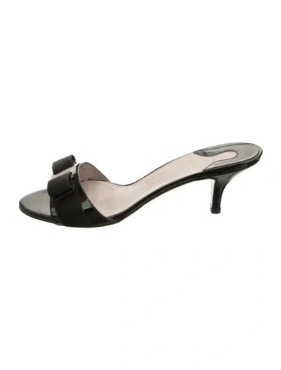 Pre-owned Ferragamo Vara Bow Accent Patent Leather Sandals In Black