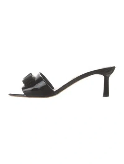 Pre-owned Ferragamo Vara Bow Accent Patent Leather Slides In Black