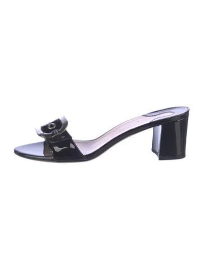 Pre-owned Ferragamo Vara Bow Accent Patent Leather Slides In Blue