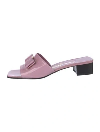 Pre-owned Ferragamo Vara Bow Accent Patent Leather Slides In Purple