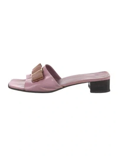 Pre-owned Ferragamo Vara Bow Accent Patent Leather Slides In Purple
