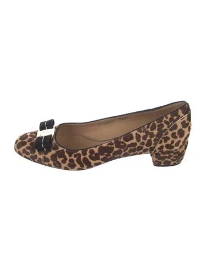 Pre-owned Ferragamo Vara Bow Accent Ponyhair Pumps In Brown