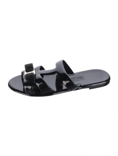 Pre-owned Ferragamo Vara Bow Accent Rubber Slides In Black