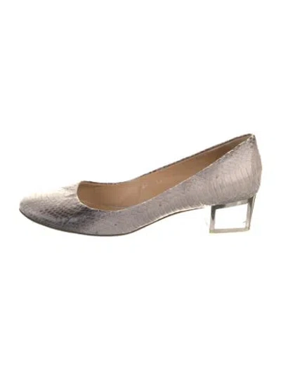 Pre-owned Ferragamo Vara Bow Accent Snakeskin Pumps In Gray