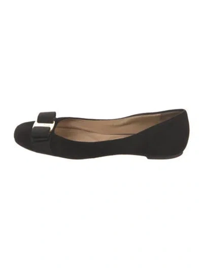 Pre-owned Ferragamo Vara Bow Accent Suede Ballet Flats In Black