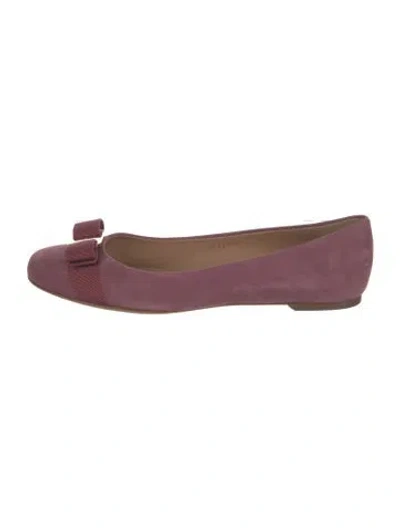 Pre-owned Ferragamo Vara Bow Accent Suede Ballet Flats W/ Tags In Burgundy