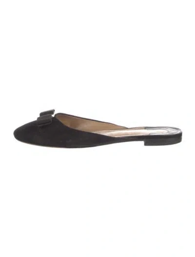 Pre-owned Ferragamo Vara Bow Accent Suede Mules In Black