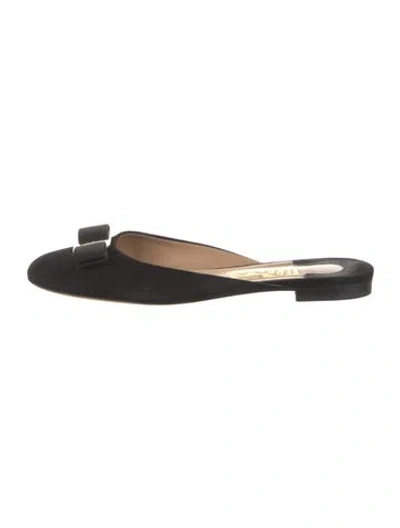 Pre-owned Ferragamo Vara Bow Accent Suede Mules In Black