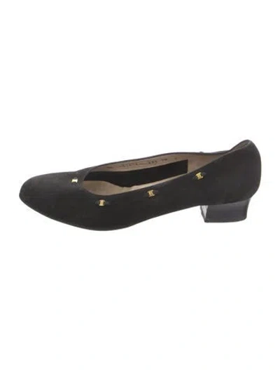 Pre-owned Ferragamo Vara Bow Accent Suede Pumps In Black