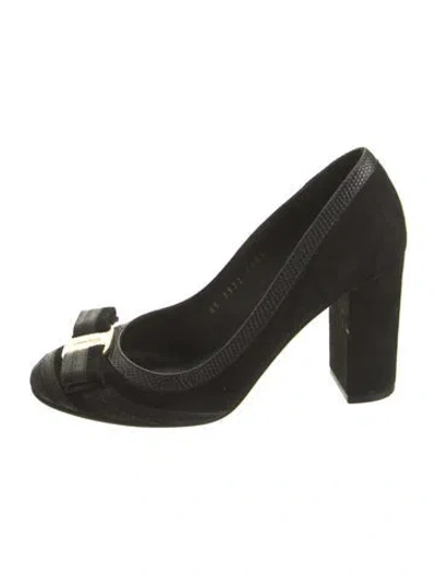 Pre-owned Ferragamo Vara Bow Accent Suede Pumps In Black
