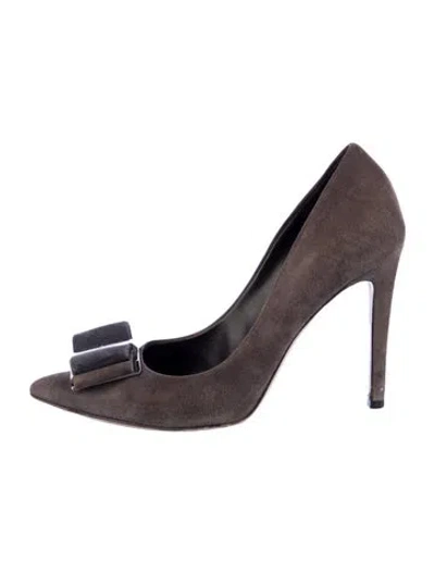 Pre-owned Ferragamo Vara Bow Accent Suede Pumps In Gray