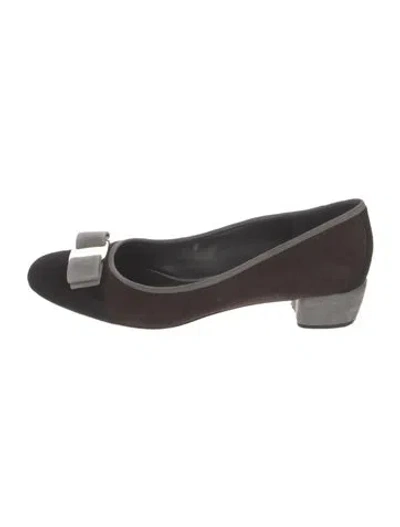 Pre-owned Ferragamo Vara Bow Accent Suede Pumps In Multi