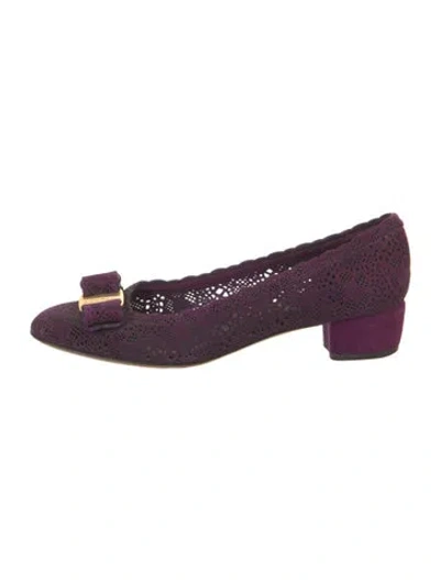 Pre-owned Ferragamo Vara Bow Accent Suede Pumps In Purple