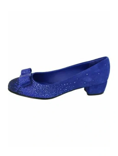Pre-owned Ferragamo Vara Bow Accent Suede Pumps W/ Tags In Blue