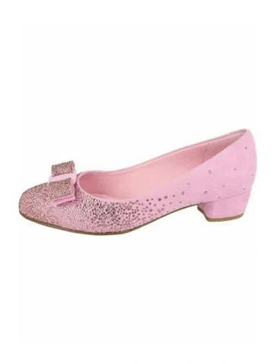 Pre-owned Ferragamo Vara Bow Accent Suede Pumps W/ Tags In Pink