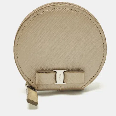 Pre-owned Ferragamo Vara Bow Beige Leather Round Coin Purse In Sand