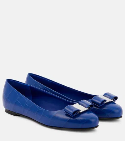 Ferragamo Vara Bow Croc-effect Leather Ballet Flats In Blue
