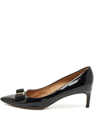 Pre-owned Ferragamo Vara Bow-detail Leather Pumps In Black