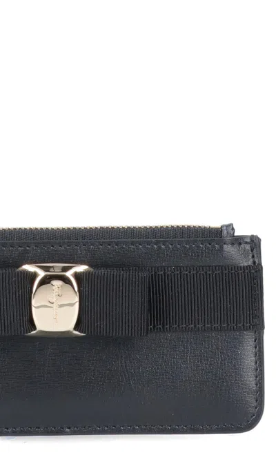 Ferragamo Vara Bow Detailed Card Holder In Black