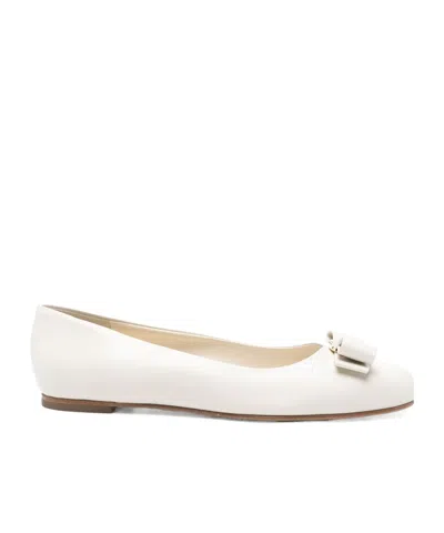 Ferragamo Vara Bow Flat Shoes In White