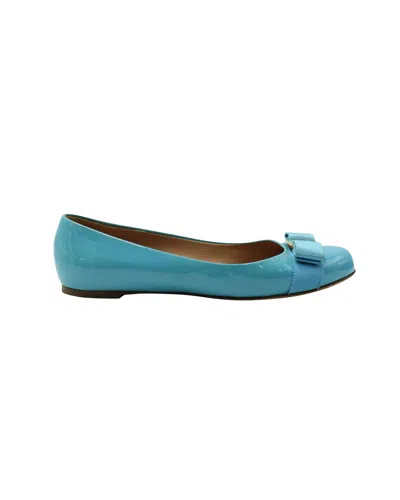 Ferragamo Vara Bow Flats In Blue Patent Leather